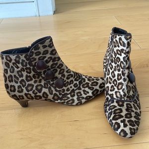 Genuine horse hair leopard print ankle boots with kitten heel